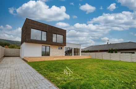 Prodej rodinného domu 156 m², Svinaře - Halouny