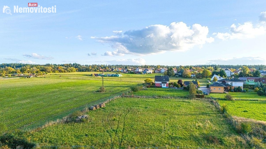 Prodej stavebního pozemku 977 m², Svojetice