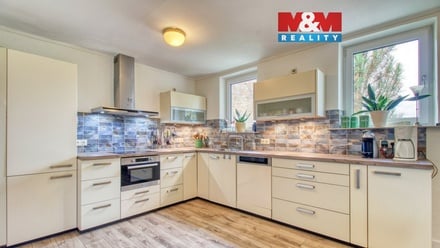 Prodej rodinného domu 172 m², Březno