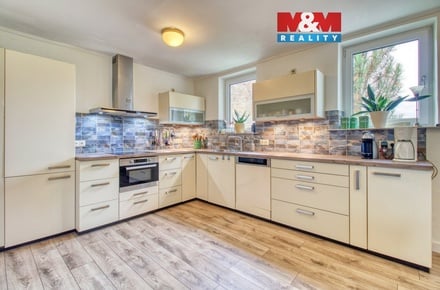 Prodej rodinného domu 172 m², Březno