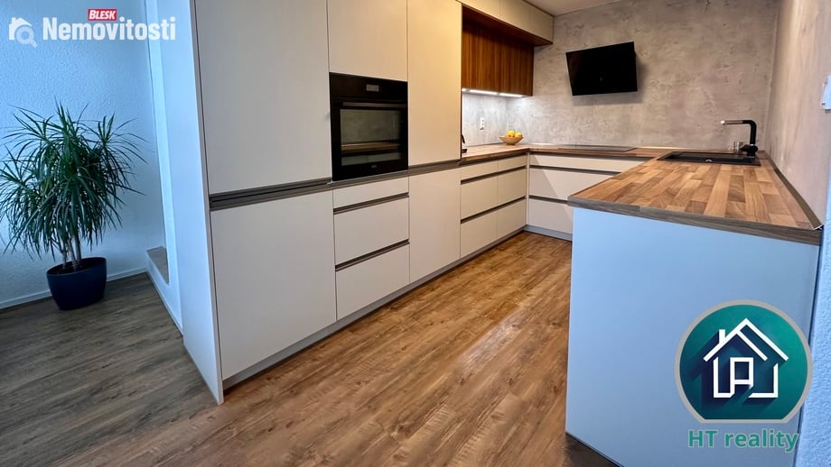 Pronájem bytu 3+1 75 m², Český Krumlov - Nové Spolí