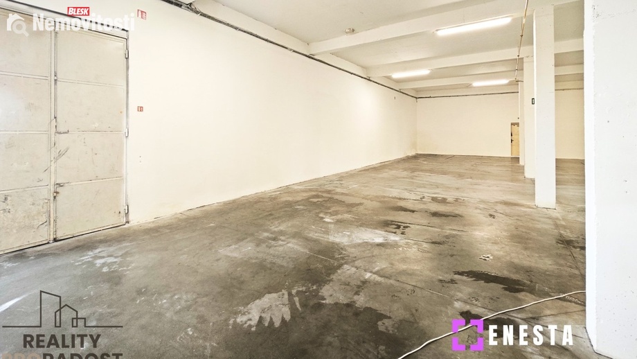 Pronájem skladu 100 m², Tursko