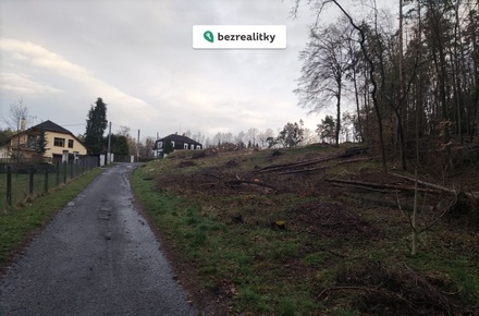 Prodej stavebního pozemku 3 052 m², Buš