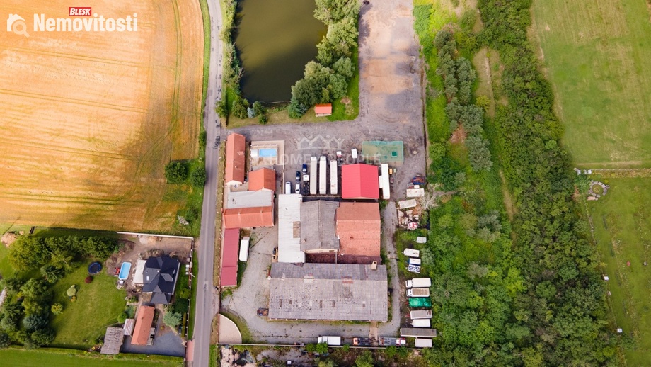 Prodej rodinného domu 558 m², Všetaty