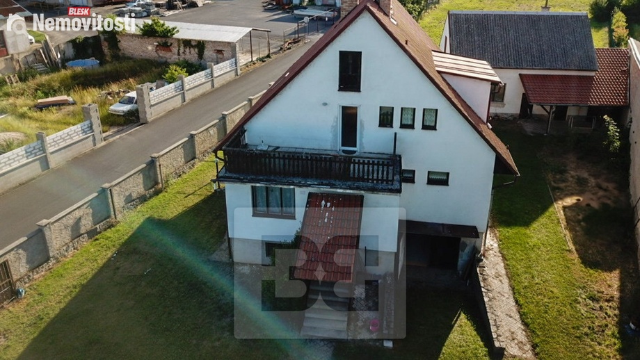 Prodej rodinného domu 238 m², Hrobce