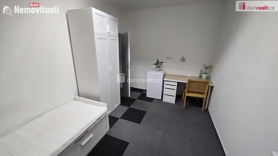 Pronájem bytu 1+kk 15 m², Praha 14