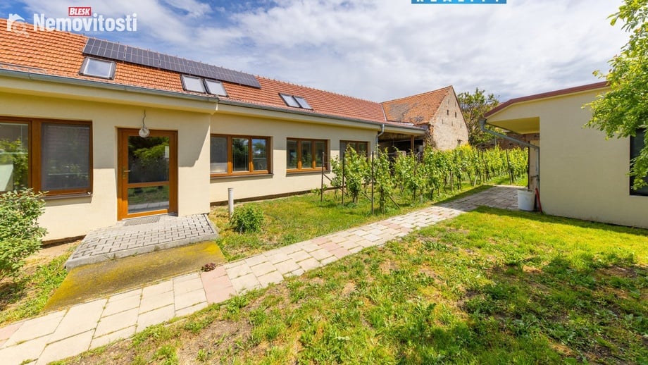 Prodej rodinného domu 263 m², Šumice