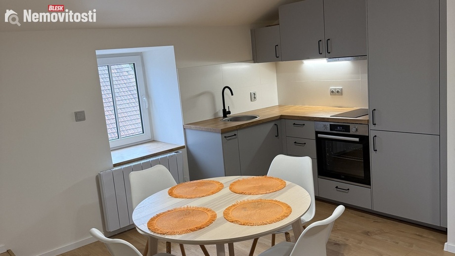 Pronájem bytu 2+kk 53 m², Stochov