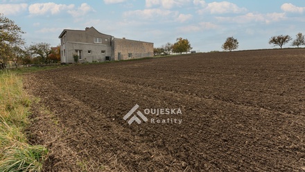 Prodej stavebního pozemku 1 618 m², Voděrady