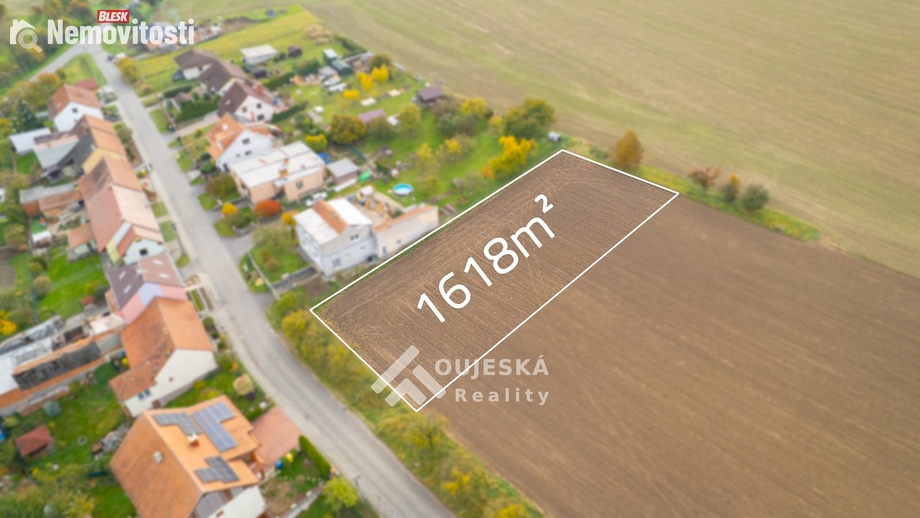 Prodej stavebního pozemku 1 618 m², Voděrady