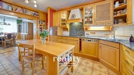 Prodej rodinného domu 480 m², Hodonice