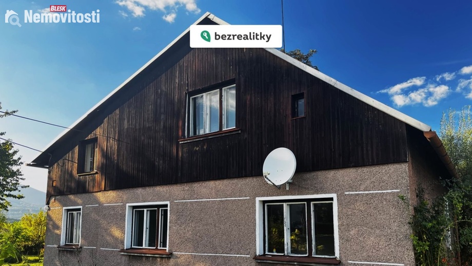 Prodej rodinného domu 200 m², Návsí