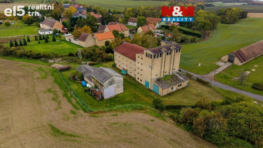Prodej zemědělského objektu 2 000 m², Křešice