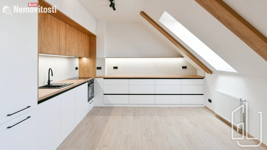 Pronájem bytu 4+kk 108 m², Praha 4, Nusle