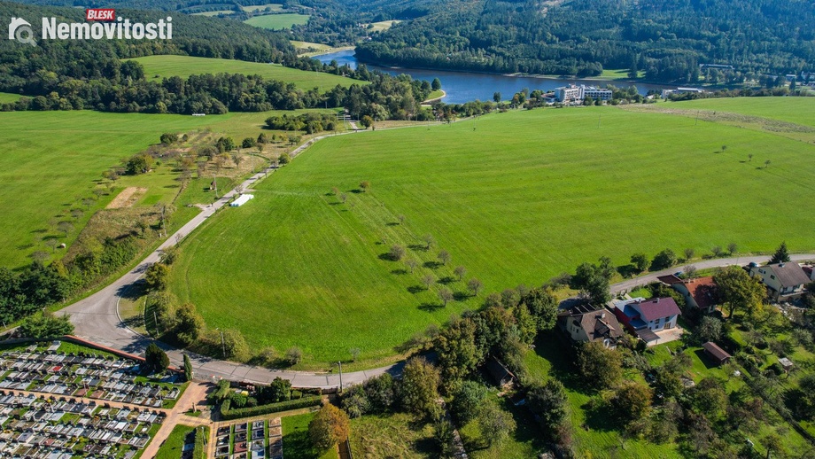 Prodej stavebního pozemku 1 092 m², Pozlovice