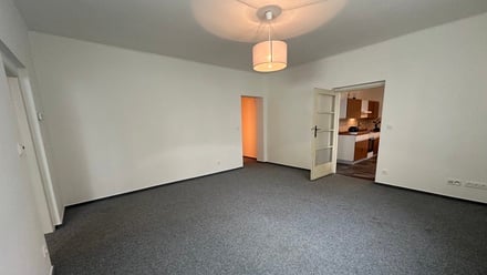 Pronájem kanceláře 65 m², Chrášťany