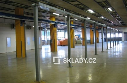 Pronájem skladu 3 100 m², Znojmo