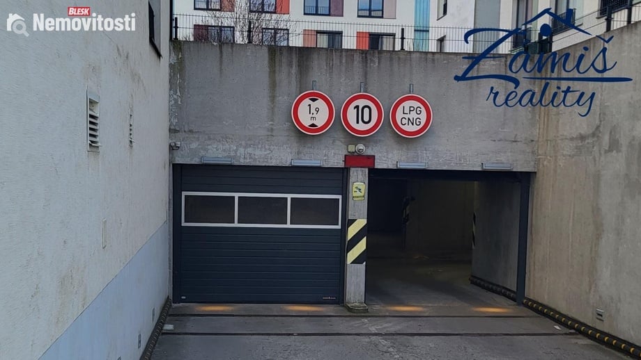 Pronájem garážového stání 28 m², Kladno