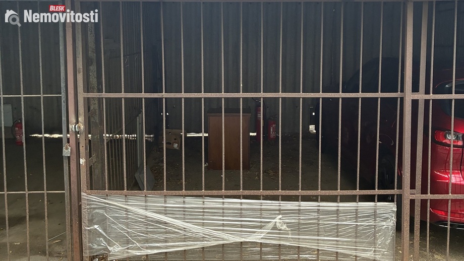 Prodej garáže 11 m², Praha - Podolí