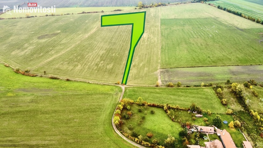 Prodej pole 9 779 m², Dolní Roveň