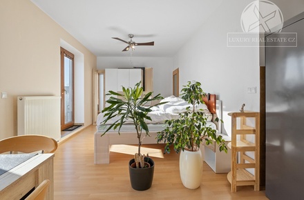 Prodej bytu 1+kk 44 m², Zbuzany