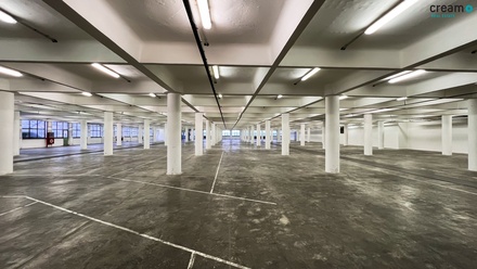 Pronájem skladu 2 500 m², Zlín