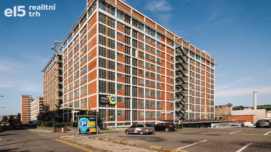Pronájem skladu 2 500 m², Zlín