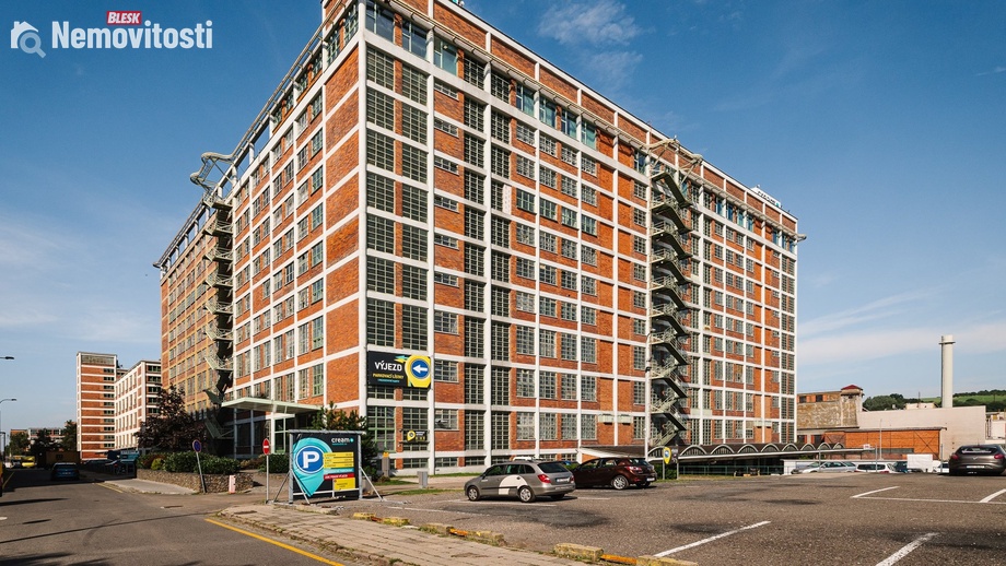 Pronájem skladu 2 500 m², Zlín