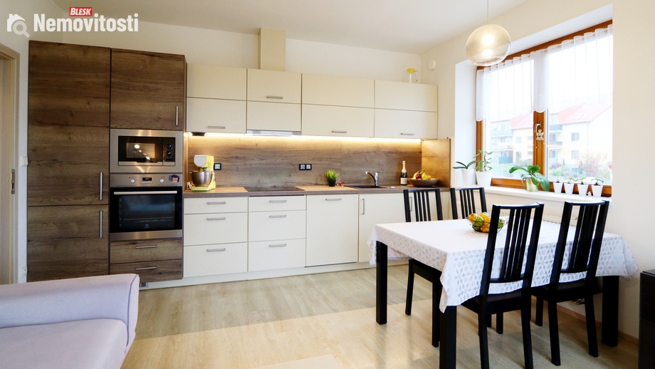 Pronájem bytu 3+kk 68 m², Holubice