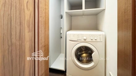 Pronájem bytu 1+kk 32 m², Plzeň - Jižní Předměstí