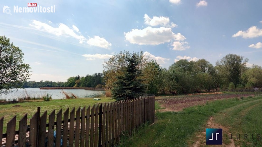 Prodej stavebního pozemku 2 088 m², Vlkava