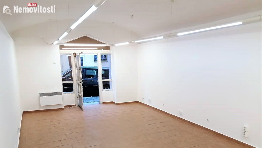 Pronájem obchodního prostoru 30 m², Slaný