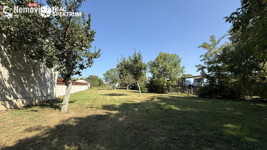 Prodej stavebního pozemku 1 228 m², Našiměřice