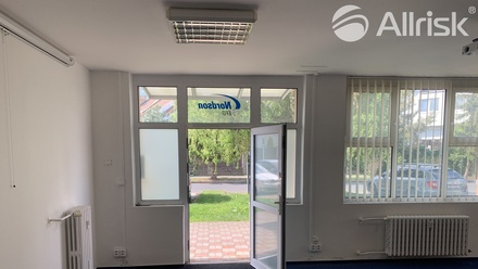 Pronájem obchodního prostoru 67 m², Praha - Újezd u Průhonic