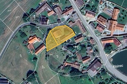 Prodej podílu 3/8 stavebního pozemku 438 m², Hrazany
