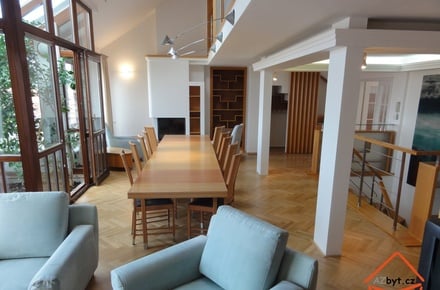 Pronájem bytu s 6 a více pokoji 268 m², Praha - Žižkov