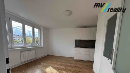 Pronájem bytu 2+kk 35 m², Praha - Břevnov
