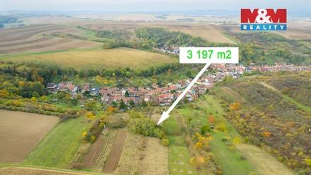 Prodej stavebního pozemku 3 385 m², Milešovice