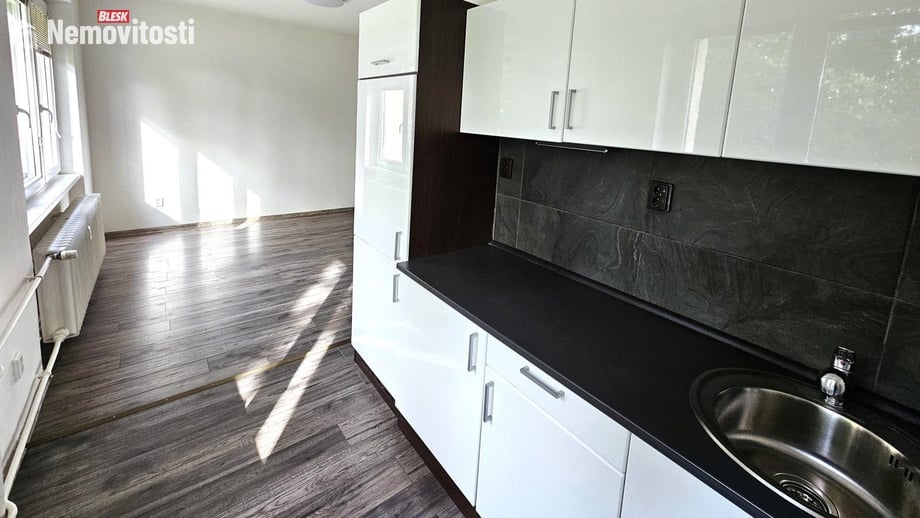 Pronájem bytu 2+kk 50 m², Město