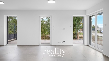 Pronájem rodinného domu 100 m², Vrbovec - Hnízdo