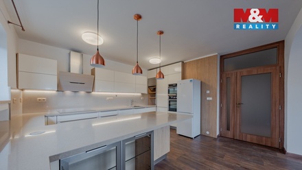 Prodej rodinného domu 315 m², Dolní Lhota