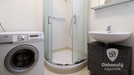 Pronájem bytu 1+kk 35 m², Praha - Letňany