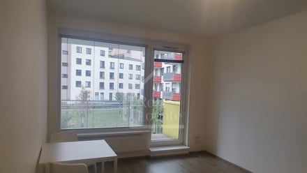 Pronájem bytu 1+kk 35 m², Praha - Modřany