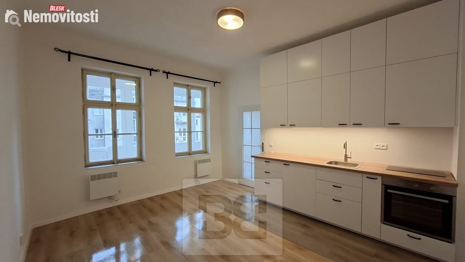 Pronájem bytu 1+kk 25 m², Praha - Podolí