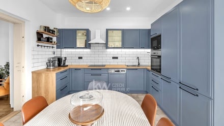 Pronájem rodinného domu 270 m², Velim