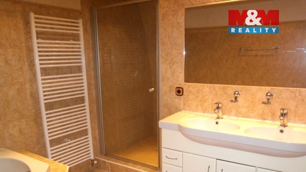 Prodej rodinného domu 218 m², Lenešice