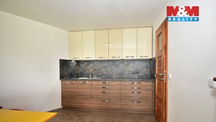 Prodej výrobního prostoru 1 200 m², Spálov