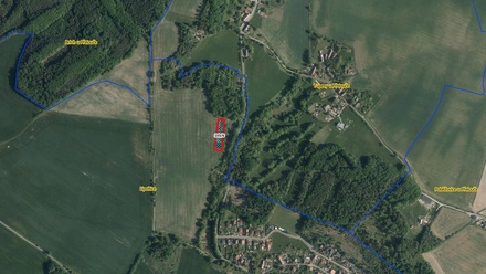 Prodej pole 2 445 m², Lipoltice