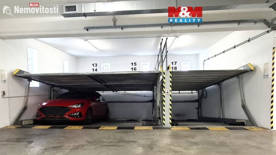 Prodej garáže 13 m², Praha 15