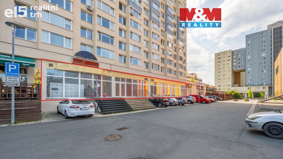 Prodej obchodního prostoru 450 m², Praha 8